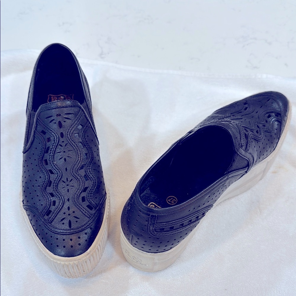 ASH platform slip on.